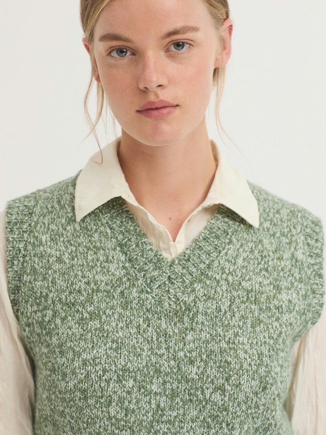 Knitted Twisted Yarn Vest - Green