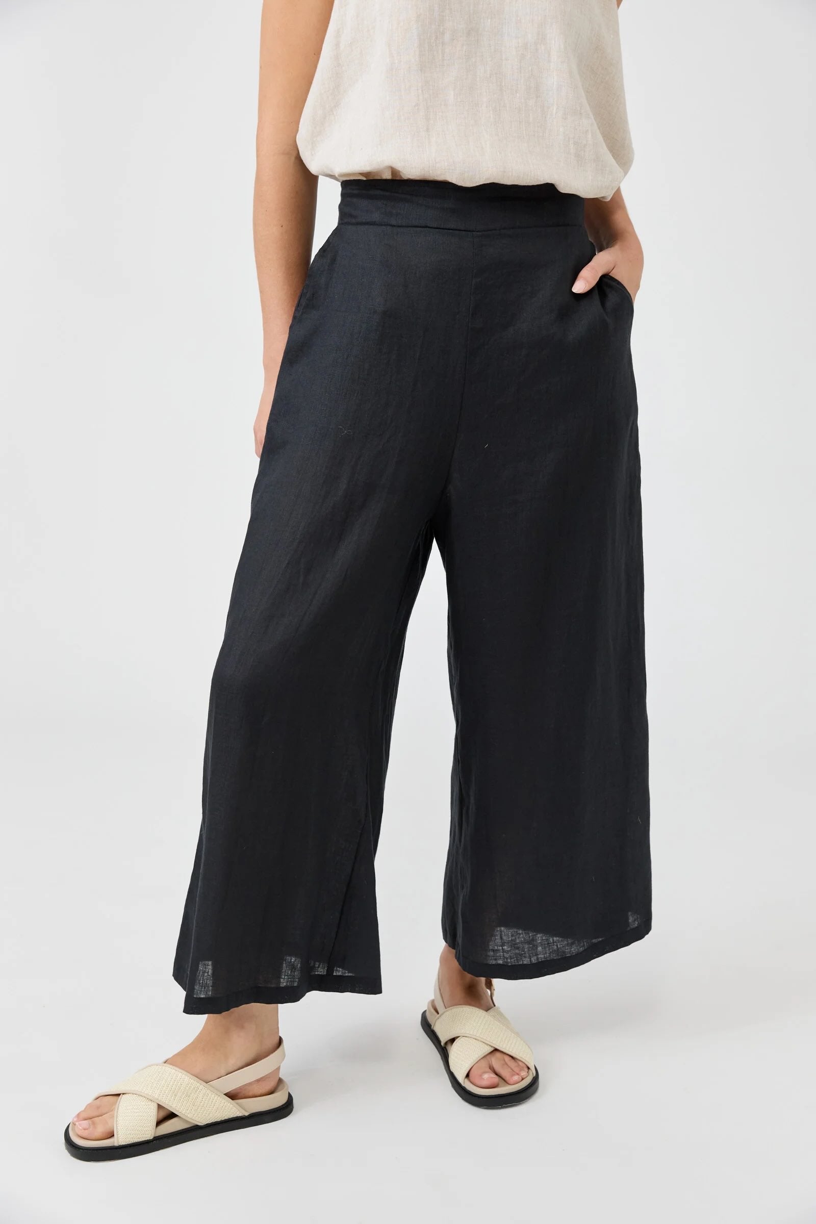 Studio Crop Pant Ebony