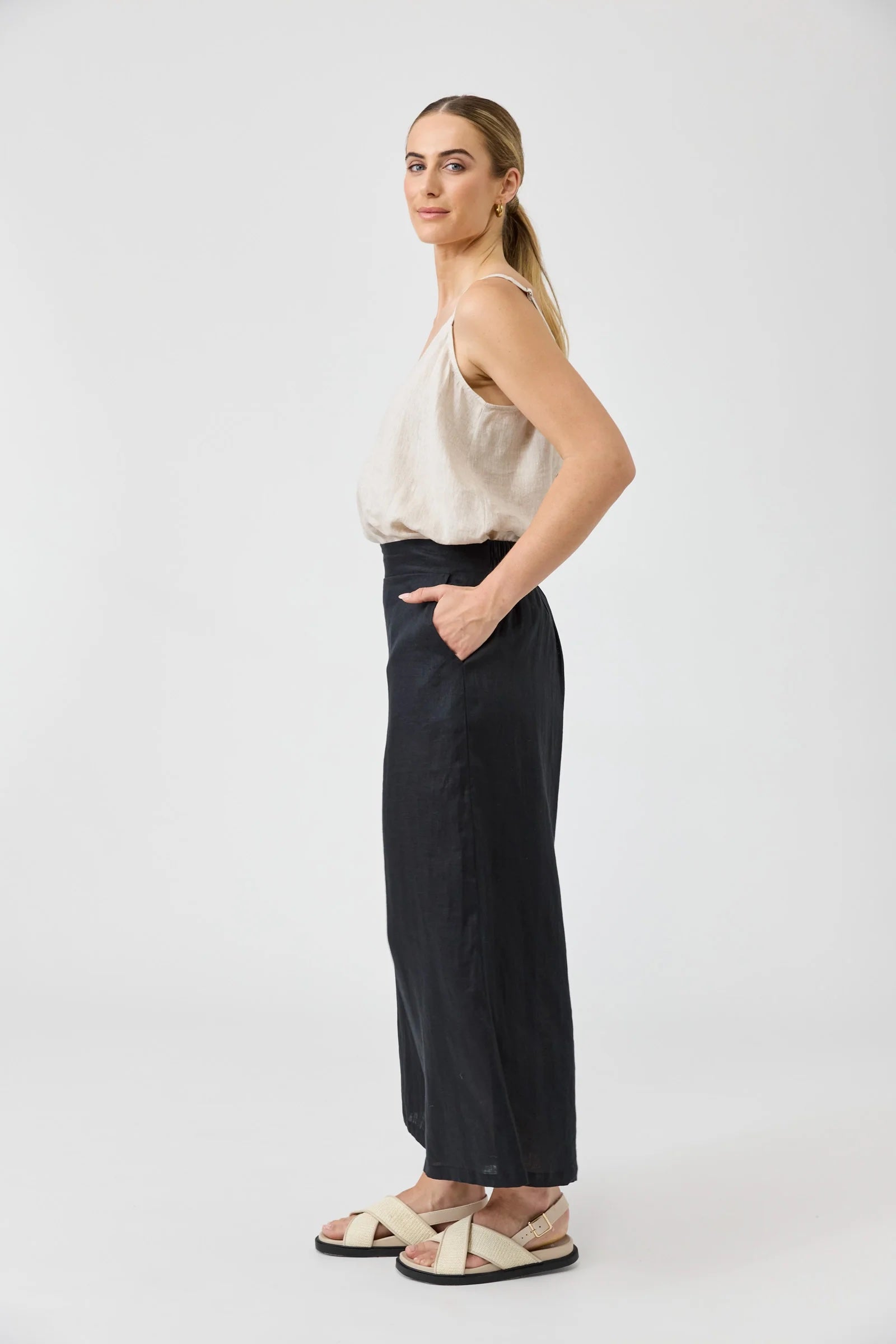 Studio Crop Pant Ebony