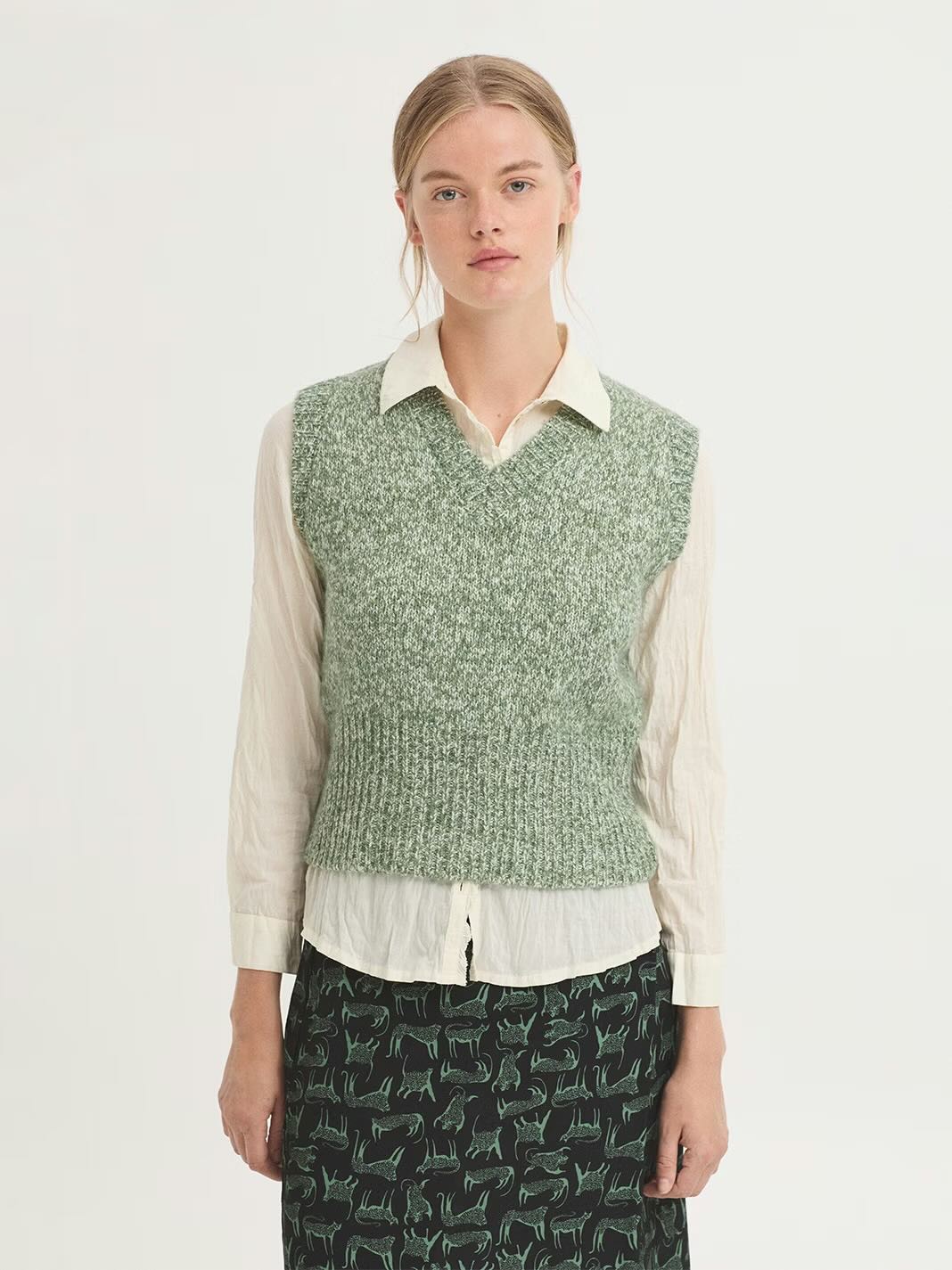 Knitted Twisted Yarn Vest - Green